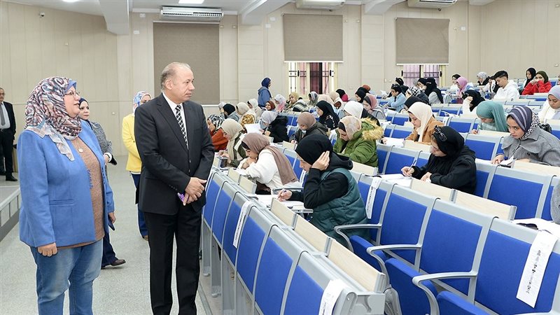تفقد امتحانات جامعة