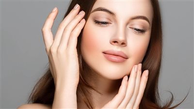 استعدادا للاحتفال برأس السنة، نصائح للحفاظ على بشرتك والعناية بها