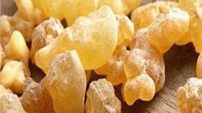 فوائد اللبان الدكر، ينشط الدورة الدموية ويعالج الالتهابات الجلدية والبلغم والسعال 
