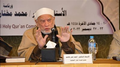 أحمد عمر هاشم: الأمة تمر بمرحلة دقيقة وجائحات تتطلب اللجوء إلى الله 