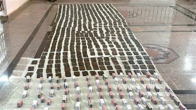 ضبط عنصر إجرامى بحوزة 500 طربة حشيش و11 ألف قرص ترامادول فى مطروح 