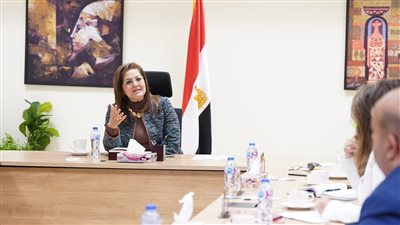 وزيرة التخطيط تبدأ مناقشة أولويات الخطة الاستثمارية للعام المالي القادم