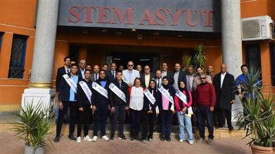 محافظ أسيوط يتفقد مدرسة المتفوقين في العلوم والتكنولوجيا 