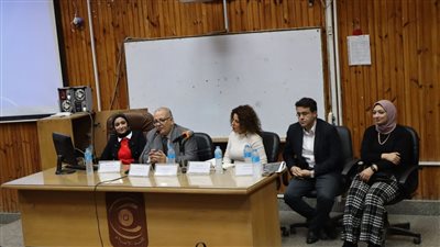 قسم الصحافة بإعلام القاهرة يحتفي بمشروعات طلابه في مجال الإعلام العلمي