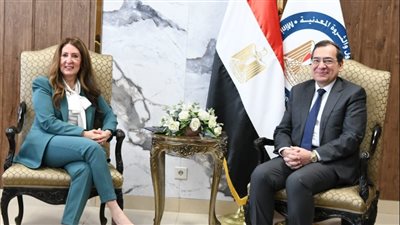 الملا يستقبل السفيرة الأمريكية بالقاهرة لبحث سبل التعاون في مجالات البترول والغاز