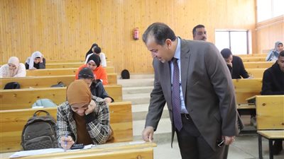انطلاق امتحانات الفصل الدراسي الأول بجامعة جنوب الوادي(صور)