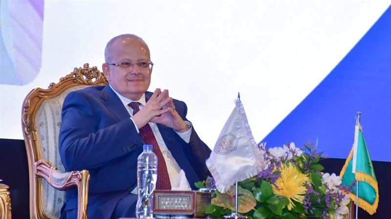 رئيس جامعة القاهرة،