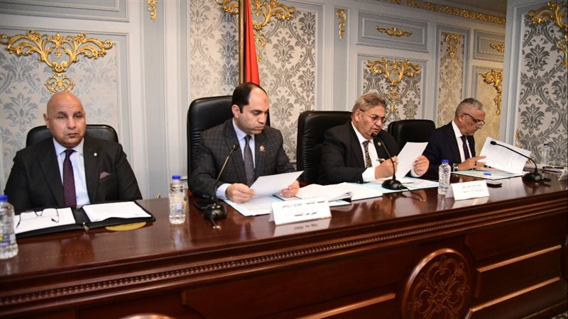 مناقشة تأخر صرف تعويضات