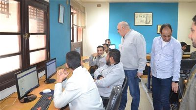 سكرتير عام البحيرة يتابع اختبارات المتقدمين لمسابقة المهندسين بدمنهور (صور)