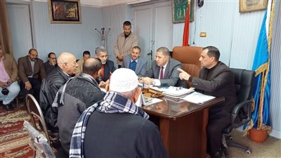 سكرتير مساعد محافظة البحيرة يلتقى 38 مواطنًا بمركزي الرحمانية وشبراخيت (صور)