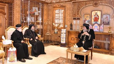 البابا تواضروس يستفسر من الأنبا إسطفانوس عن إيبارشية الفشن