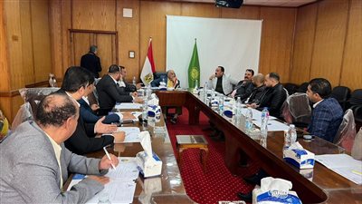 تجارية الإسماعيلية تناقش تطوير معرض المنتزه (صور)