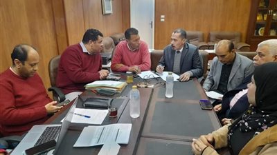 محافظ الوادي الجديد: بحث تظلمات 135 مُتقدِما للحصول على كارت الخدمات المتكاملة 