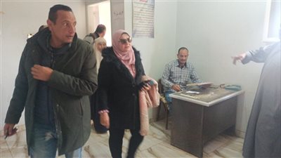 إحالة ٨ موظفين إلى التحقيق لتقصيرهم بوحدة ميت حواى في الغربية