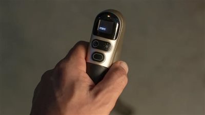 عكاز ذكي يسمح بالمكالمات الهاتفية ويتتبع صاحبه