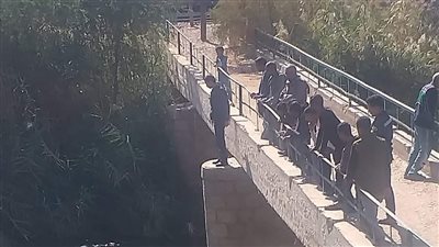 غطاسون يبحثون عن جثث ضحايا حادث كوبرى الشيخ يونس (صور)