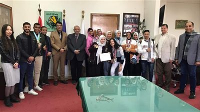 ألسن جامعة القناة تُكرم طلابها المتميزين علميا ورياضيا وفنيا