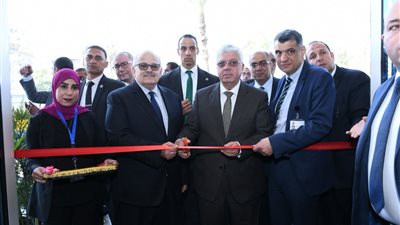 جامعة القاهرة تستعرض المشروعات الكبرى لخدمة الطلاب والمواطنين