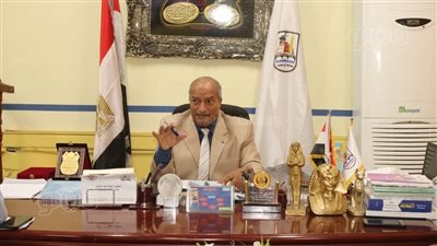 وكيل تعليم بني سويف يتابع إجراءات تسليم 14 ألف تابلت لطلاب أولى ثانوي