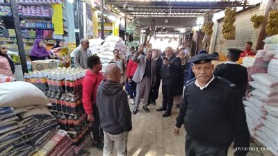 حملة لإزالة الإشغالات ورفع المخلفات بأحياء واحة الخارجة بالوادي الجديد (صور)