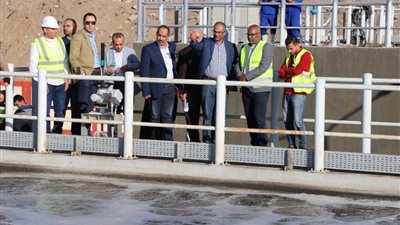 نائب وزير الإسكان يتفقد محطة معالجة الصرف الصحي 