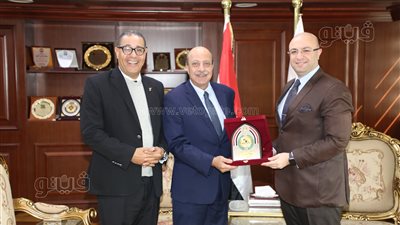 محافظ بني سويف يشهد اجتماع مجلس الجامعة ويكرم شركاء المسئولية المجتمعية