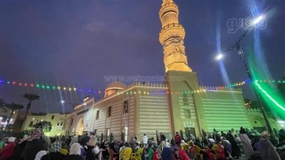 توافد أبناء الطرق الصوفية للاحتفال بالليلة الختامية لمولد السيدة نفيسة (صور)