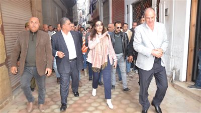 نائب محافظ البحيرة تتفقد أعمال تركيب بلاط الأنترلوك بمنطقة ساسون