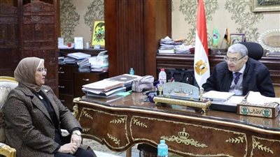 محافظ المنيا يبحث قضايا وملفات خدمية مع نواب برلمانيين