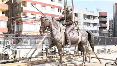  عودة تمثال الزعيم أحمد عرابي إلى ميدان الزقازيق بعد أعمال الترميم (صور)