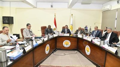 اجتماع مجلس جامعة الوادي الجديد، منح عدد من درجات الماجستير والدكتوراه