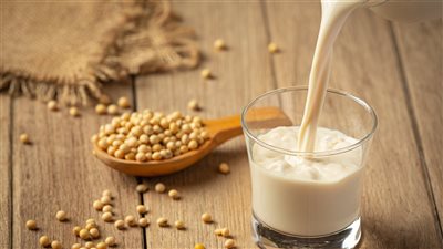 فوائد حليب الصويا، تحسن مستويات الكوليسترول وصحة القلب