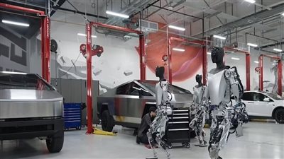 جريمة إلكترونية في مصنع تسلا، روبوت يهاجم مهندسًا 