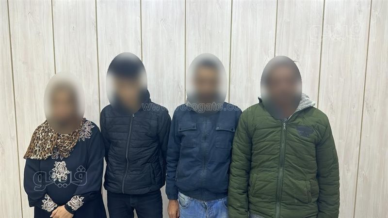 سيدة تخطف كهربائي