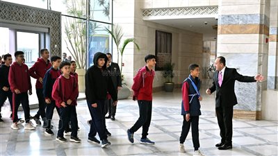 مجلس الوزراء يستقبل طلاب مدرسة النيل ضمن جولتهم لزيارة معالم العاصمة الإدارية (صور)