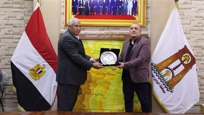 رجل أعمال روسي: أرض الوادي الجديد مقدسة ونستثمر في الزراعة والصناعة والطاقة النظيفة (فيديو)