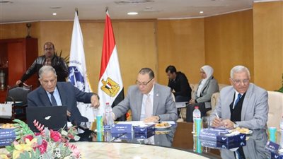 محافظ الشرقية يشارك باجتماع إدارة المعهد التكنولوجي بالعاشر 