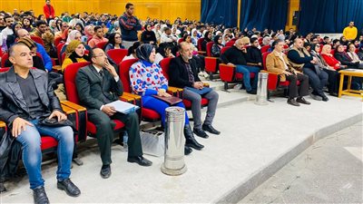 رئيس جامعة الزقازيق يشهد فعاليات حفل ختام مهرجان المسرح 