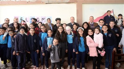 محافظ أسيوط يكرم الطلاب المتفوقين في الاحتفال السنوي لمدرسة سانت ماري (صور) 