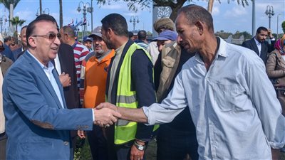 محافظ الإسكندرية يقرر صرف مكافأة مالية شهرية للعاملين بالإدارة العامة للحدائق المركزية بالمحافظة