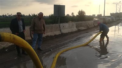 استمرار كسح وشفط مياه الأمطار من شوارع الدقهلية