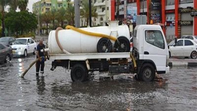 انتشار سيارات شفط المياه على المحاور الرئيسية بالجيزة