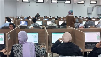 5664 طالبا بجامعة القناة يؤدون اختبارات المتطلبات إلكترونيا (صور) 