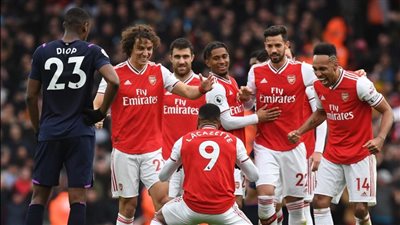 الدوري الإنجليزي، وست هام يتقدم على أرسنال بهدف في الشوط الأول