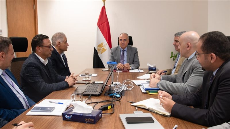 اجتماع وزير الري
