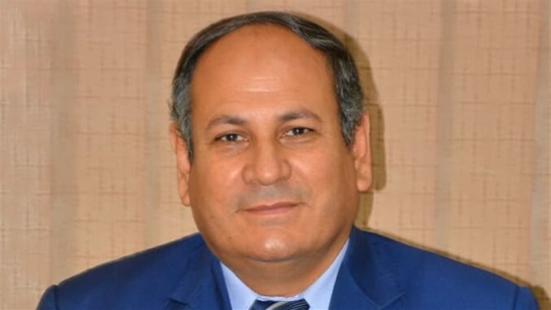 الدكتور عادل عبد