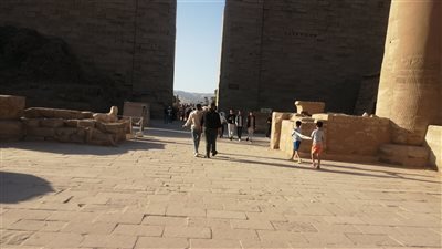 إقبال السائحين على المناطق الأثرية في الأقصر 