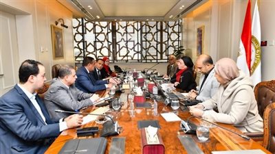 وزيرا البيئة والتنمية المحلية يناقشان الآليات المقترحة لعمليات تشغيل منظومة إدارة المخلفات 