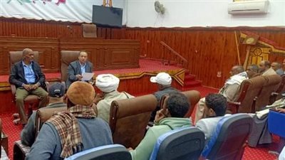 لجنة لفرز التظلمات بقوائم المتقدمين للحصول على أرض سكنية بامتداد قرية بالفرافرة