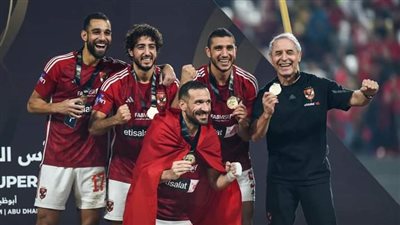 الأهلي يواصل الاحتفالات بكأس السوبر المصري (صور)